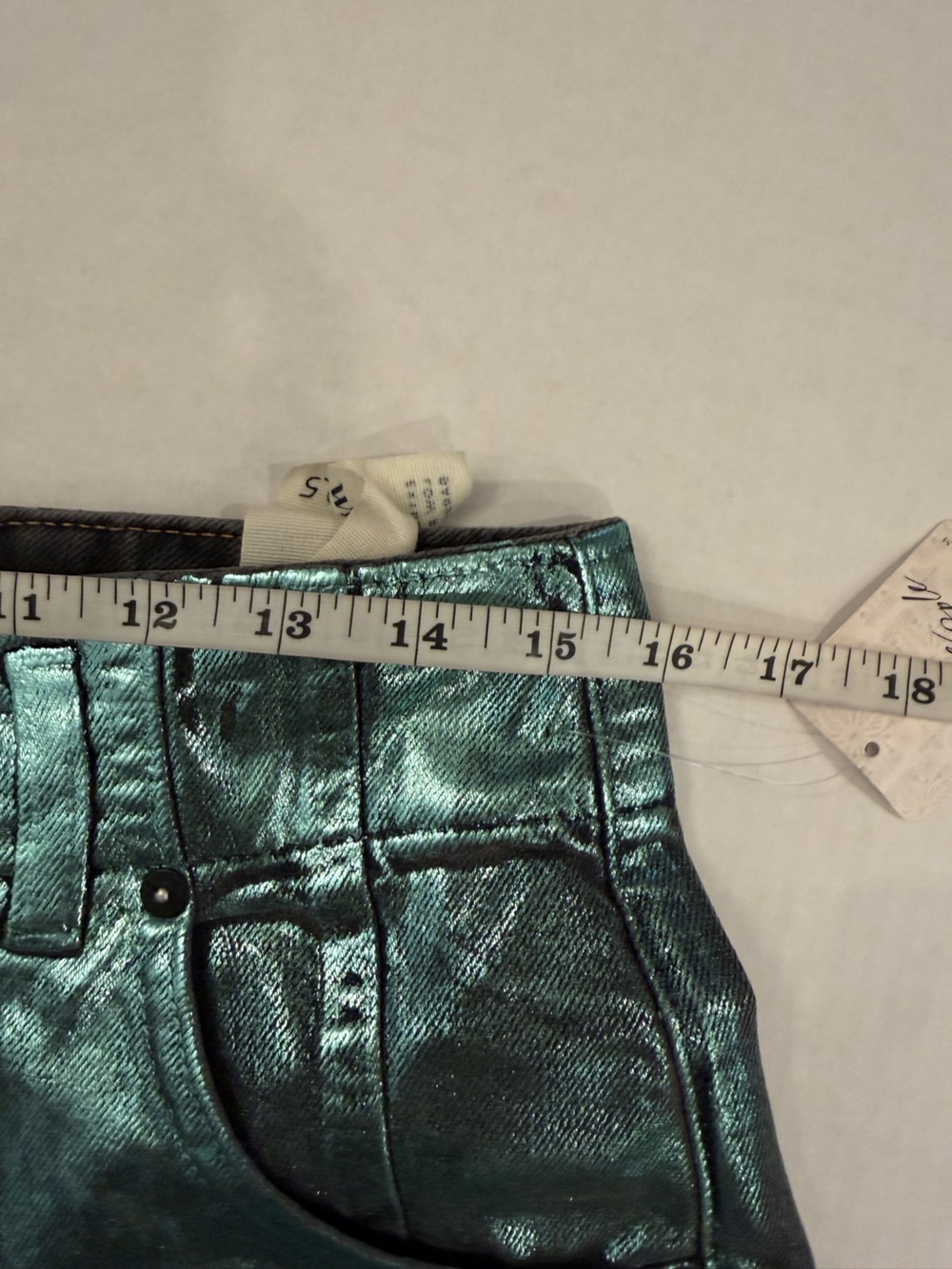 Free People Extreme Measures Metallic Barrel Shorts NEW with Tags Size 26” - Picture 9 of 16